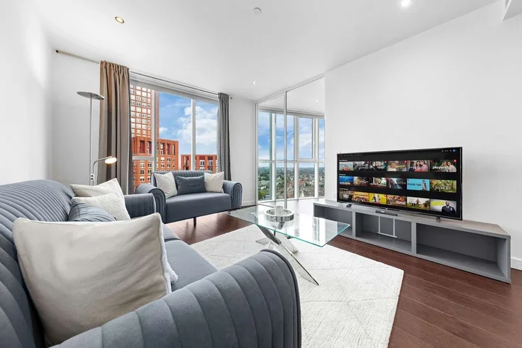 Flat Wyvil Road in Greater London
