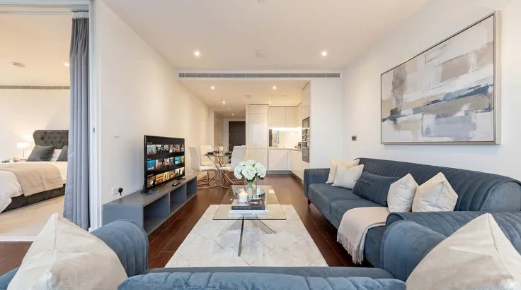 Flat Wyvil Road in Greater London
