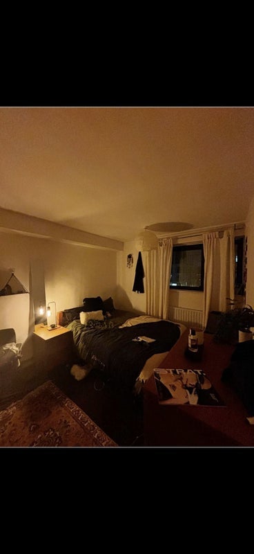 Room Queen's Drive in Greater London