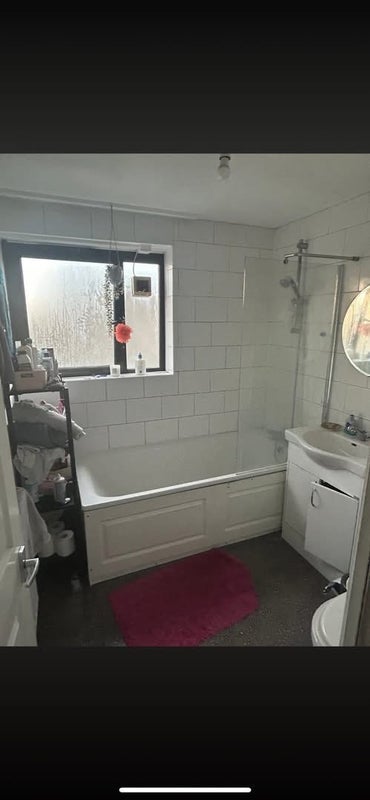 Room Queen's Drive in Greater London