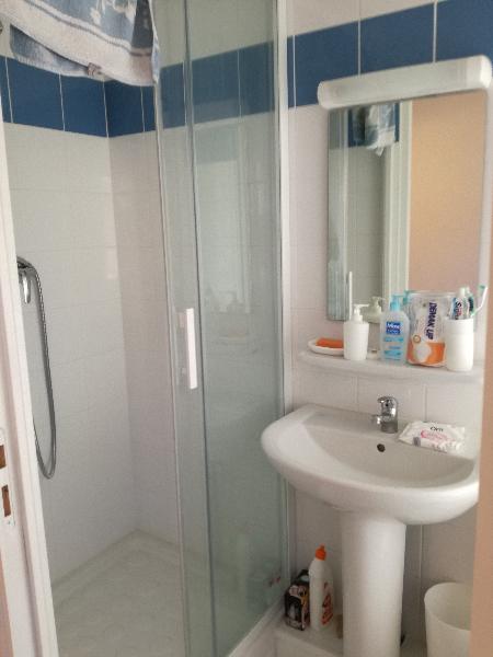 Room Rue des Treilles in Libourne