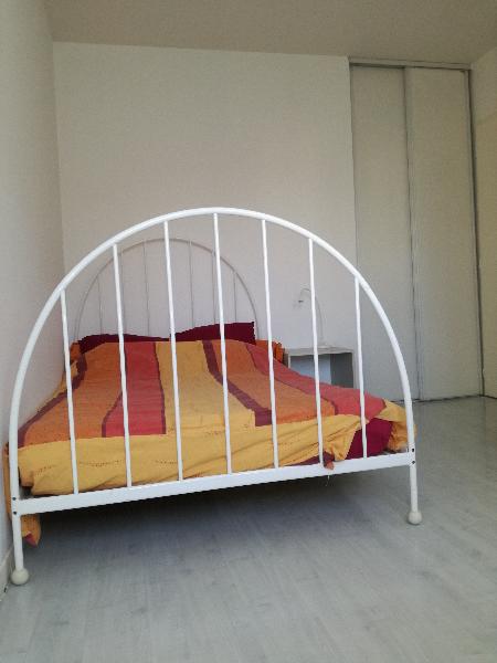 Room Rue des Treilles in Libourne