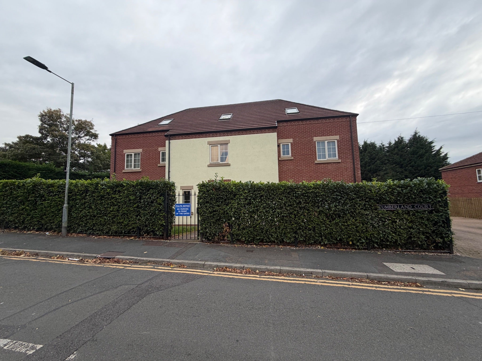 Flat Thorne Road in Doncaster