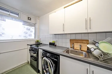 Flat Canterbury Crescent in Greater London