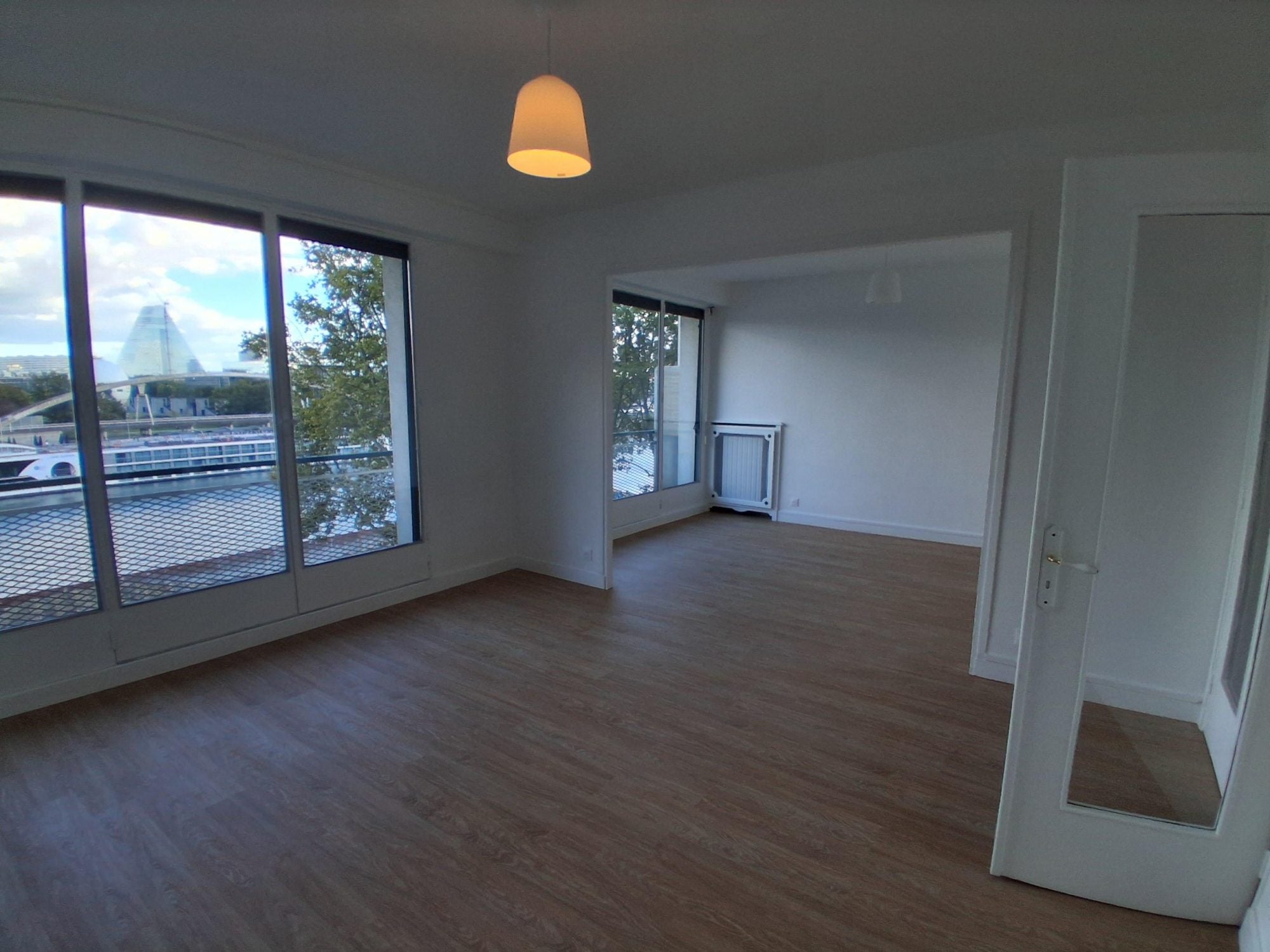 Flat Quai Louis Blériot in Paris