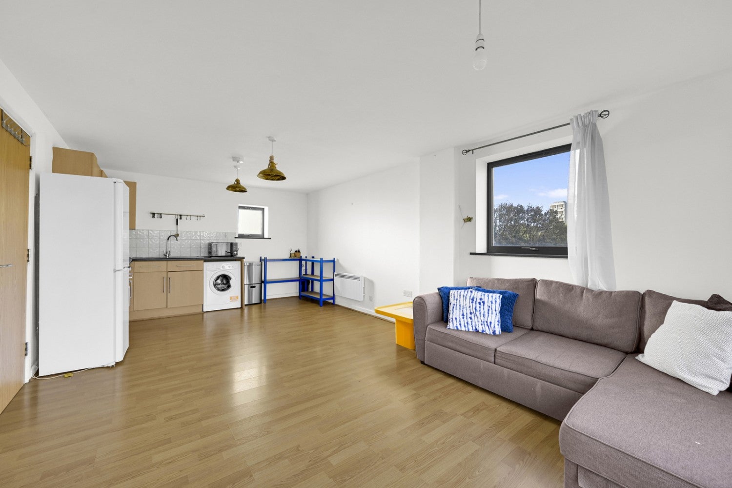 Flat Ellsworth Street in Greater London