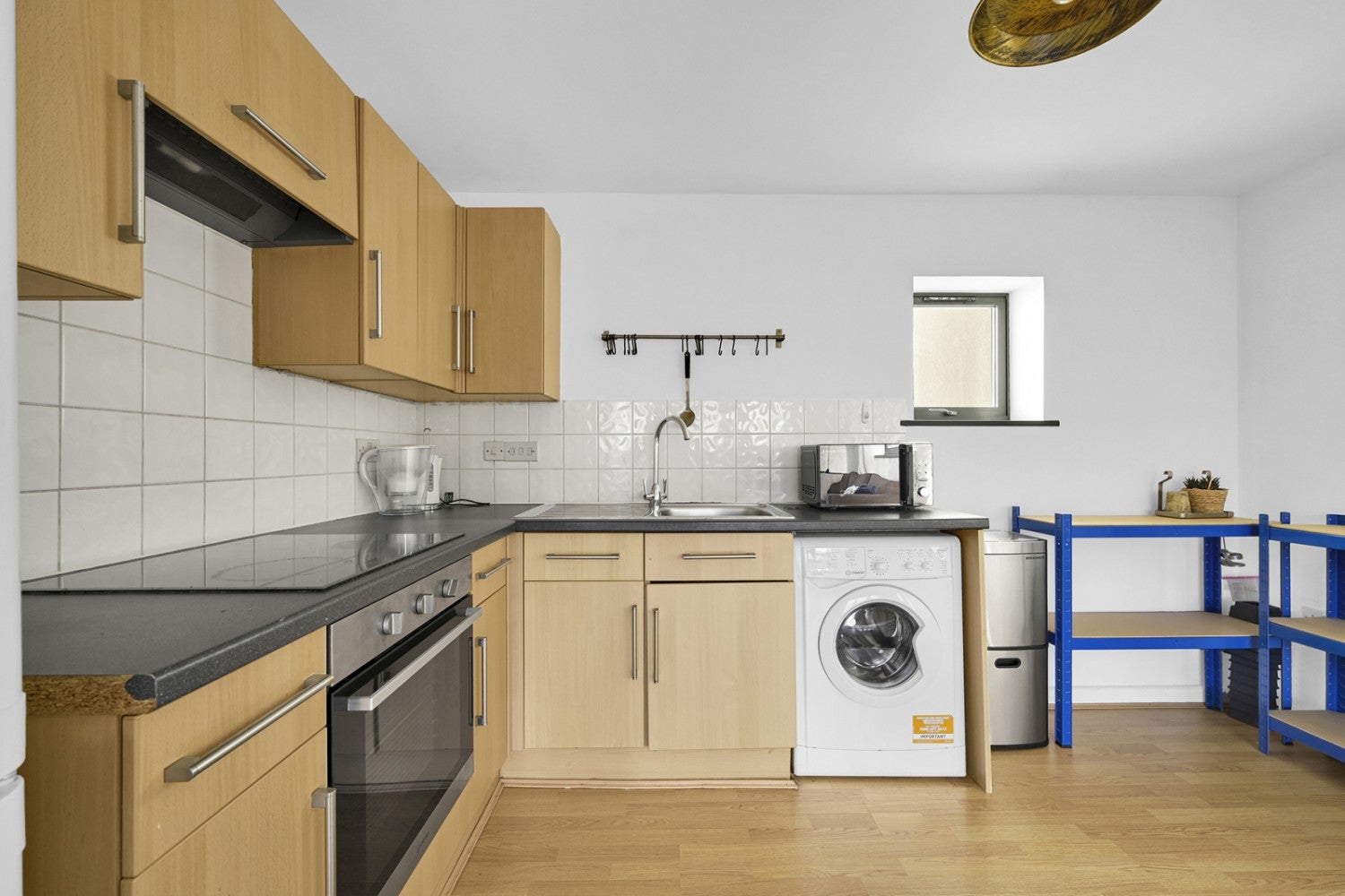 Flat Ellsworth Street in Greater London