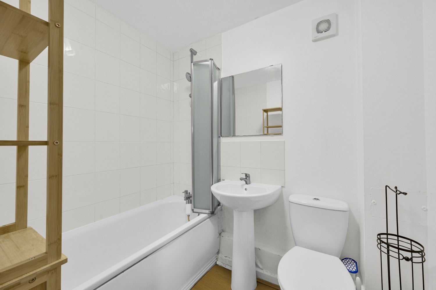 Flat Ellsworth Street in Greater London