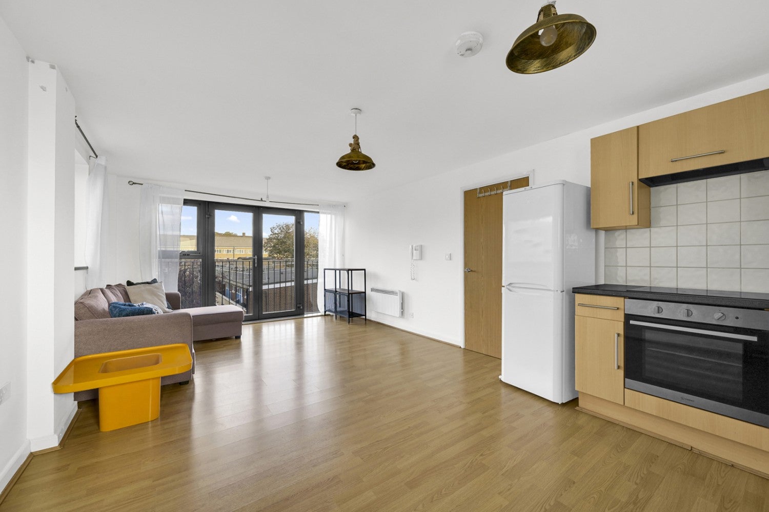 Flat Ellsworth Street in Greater London