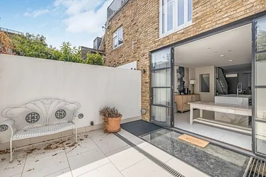 House Ackmar Road in Greater London