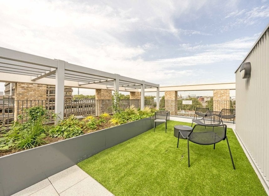 Flat Phoenix Place in Greater London
