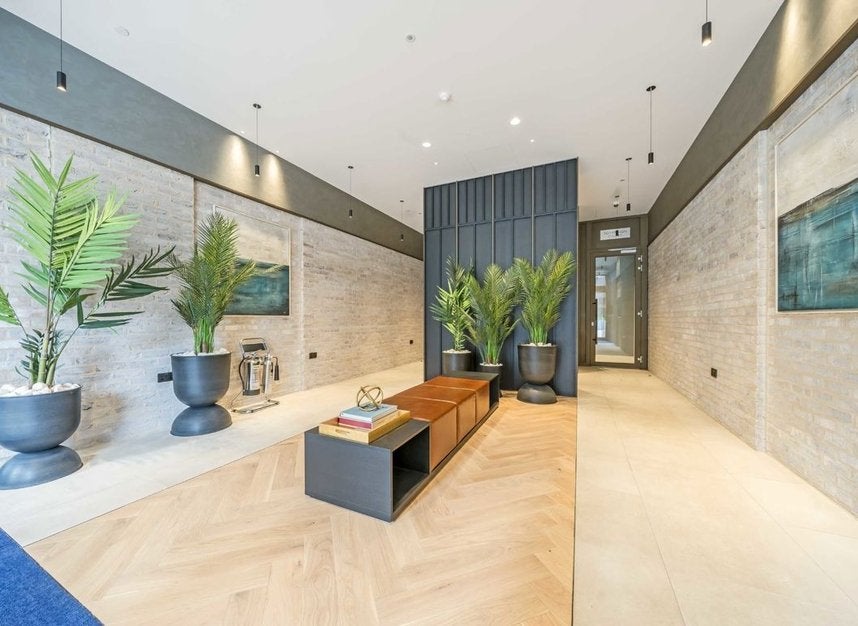 Flat Phoenix Place in Greater London