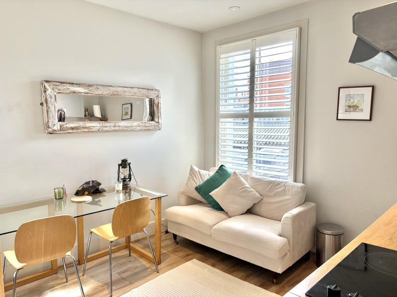 Room Valetta Road in Greater London