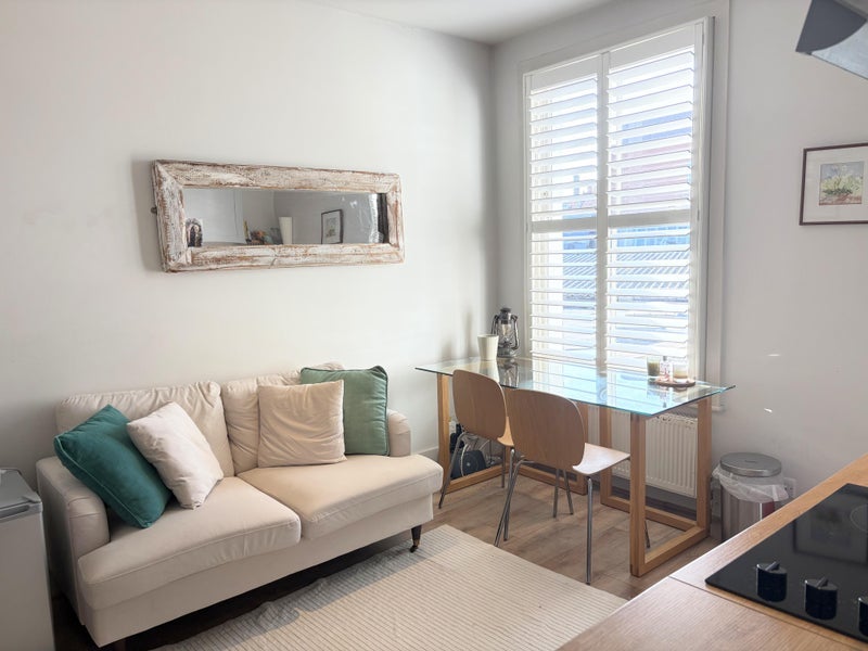 Room Valetta Road in Greater London