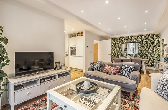 Flat Knaresborough Drive in Greater London