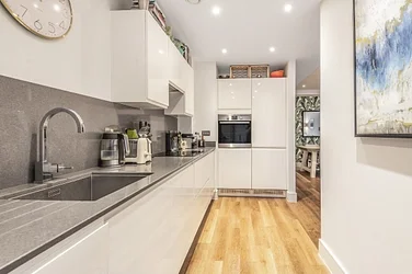 Flat Knaresborough Drive in Greater London