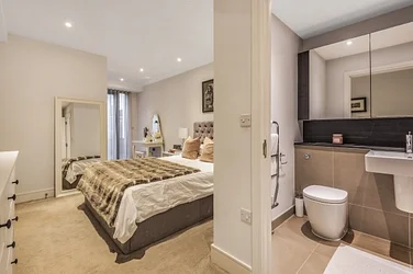 Flat Knaresborough Drive in Greater London