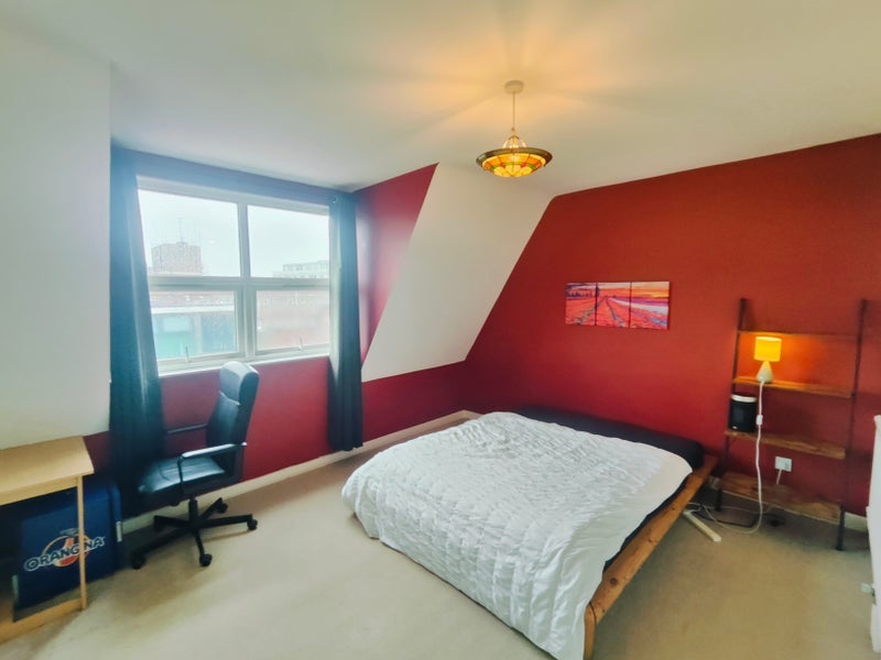 Room St Mary's Walk in Maidenhead