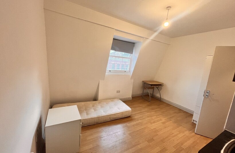 Room Wandsworth High Street in Greater London