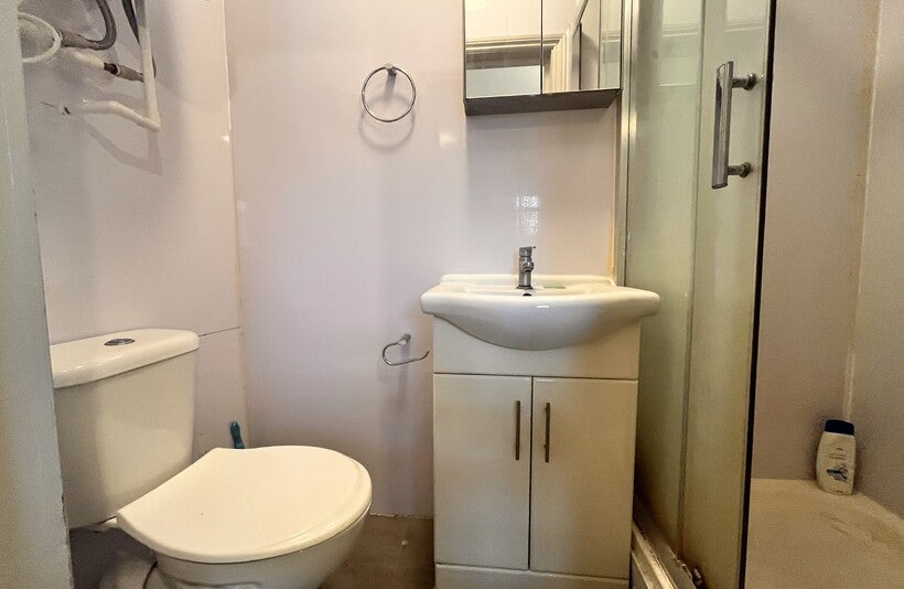Room Wandsworth High Street in Greater London