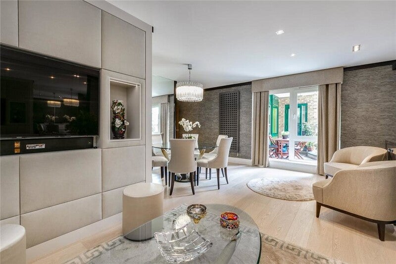 Flat West Cromwell Road in Greater London