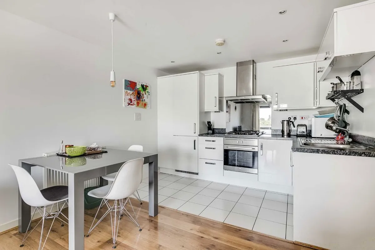 Flat Uxbridge Road in Greater London