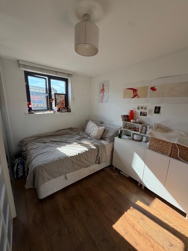 Flat Mare Street in Greater London