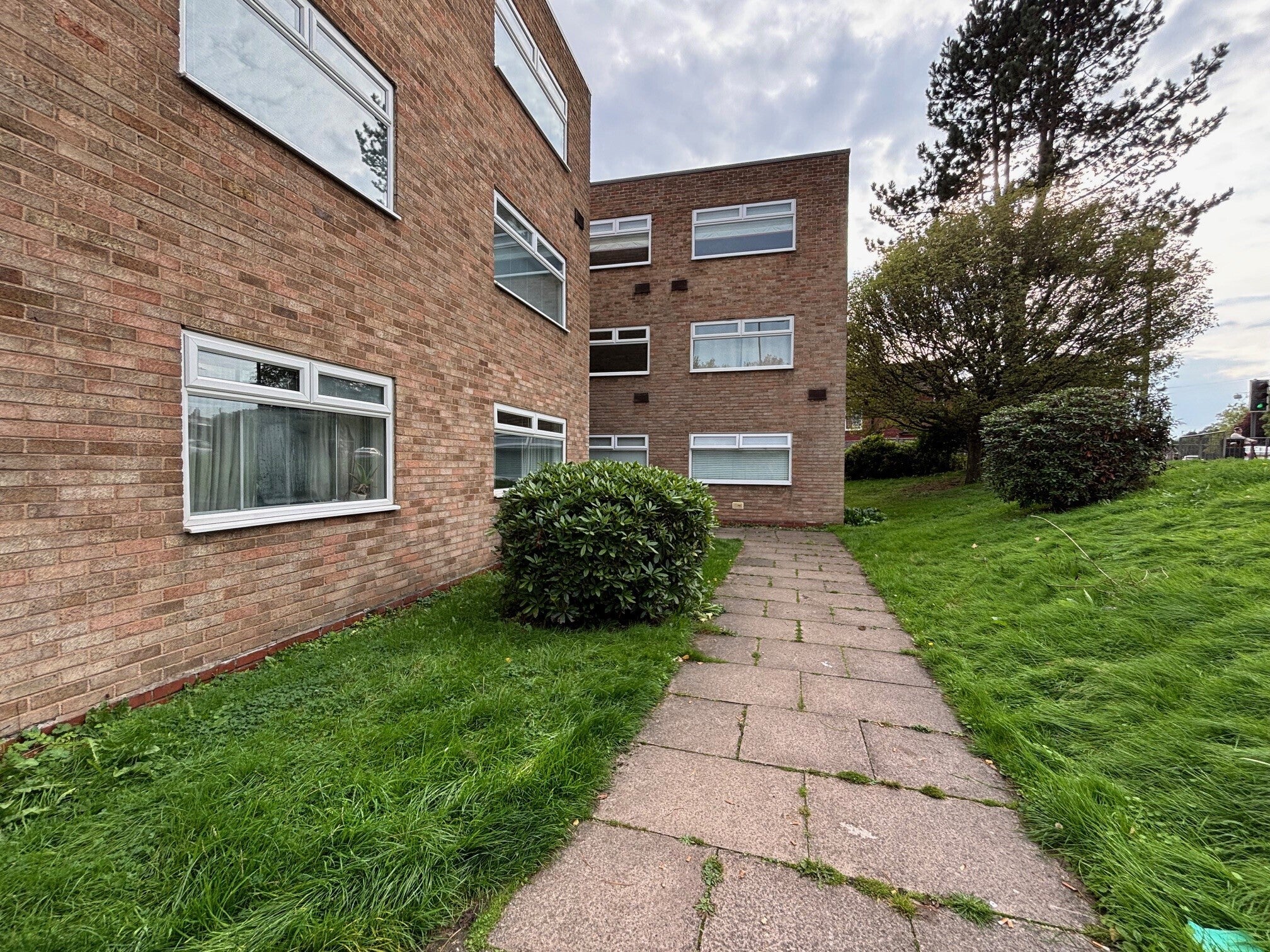Flat Fakenham Croft in Birmingham