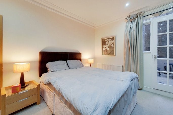 Flat Ashburn Gardens in Greater London