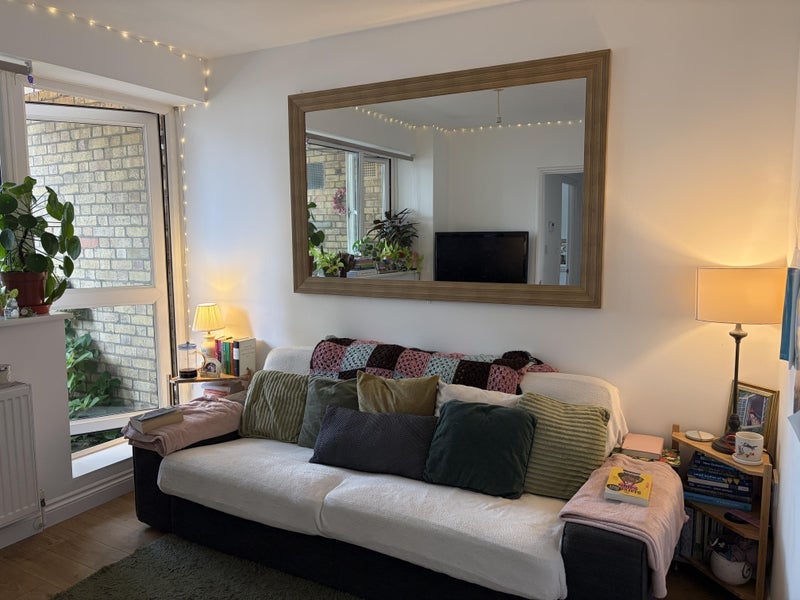 Flat Millgrove Street in Greater London