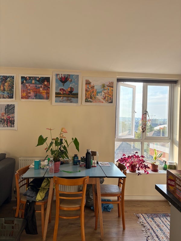 Room Brackley Road in Greater London