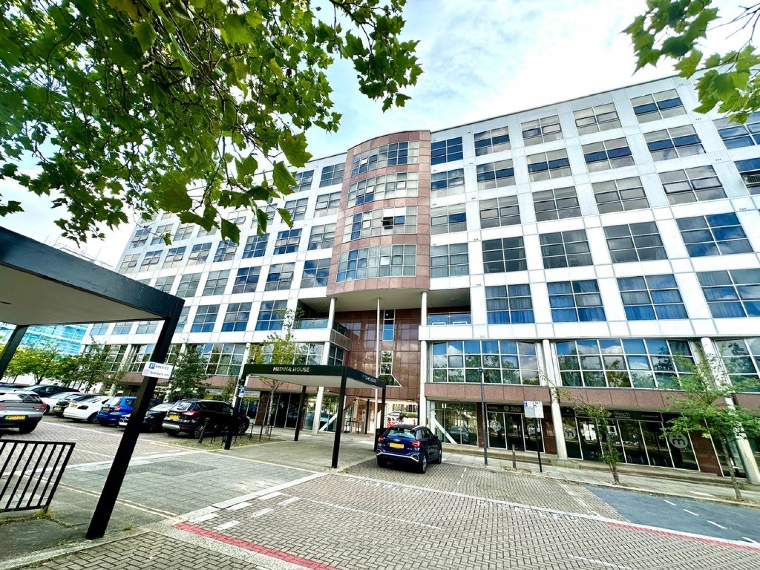 Flat Upper Fifth Street in Milton Keynes