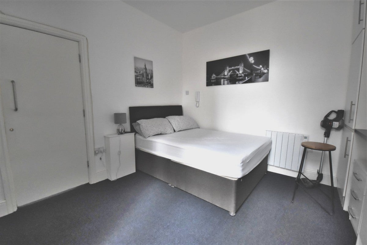 Flat Meriden Street in Coventry