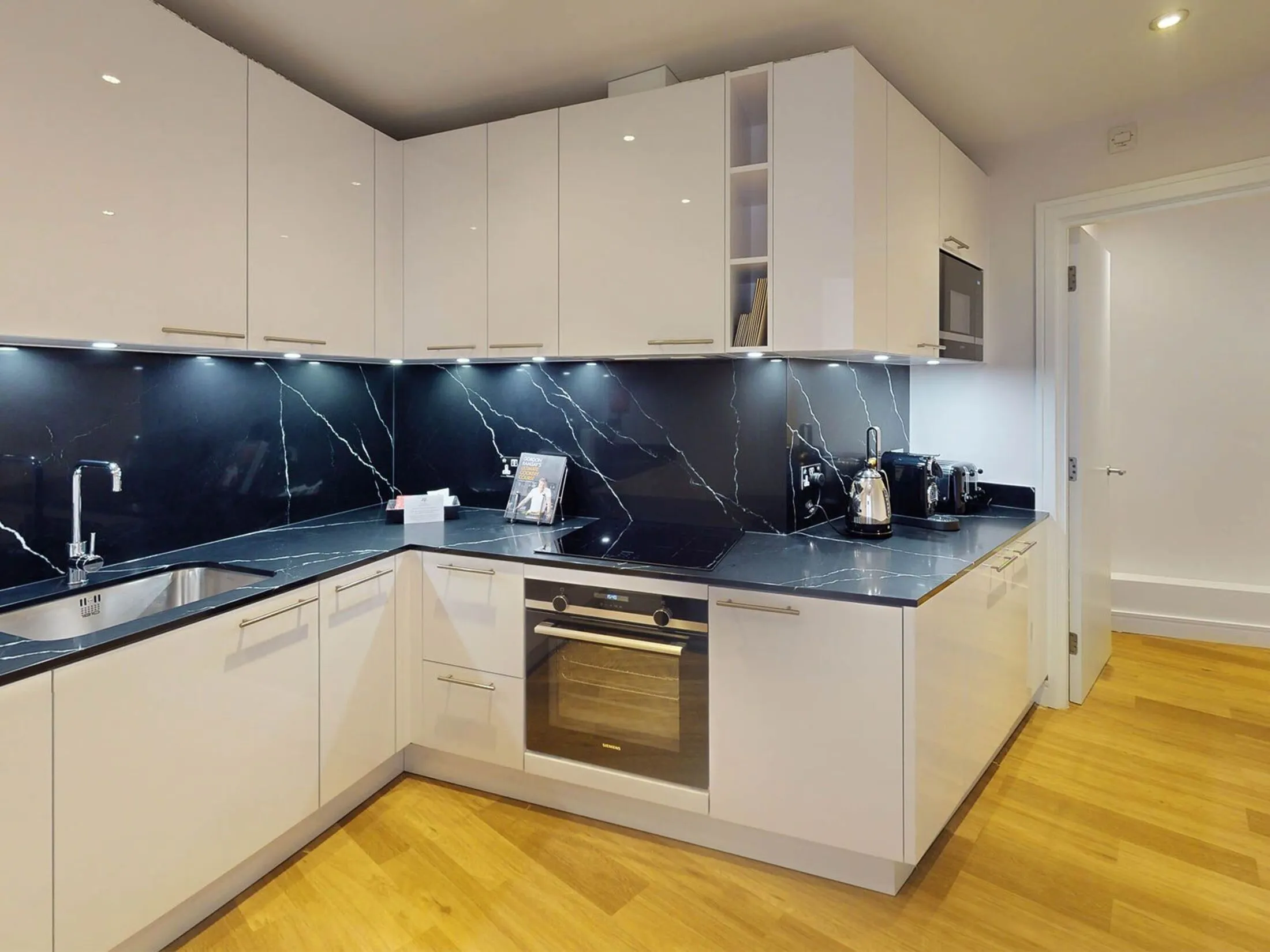 Flat Ashburn Place in Greater London