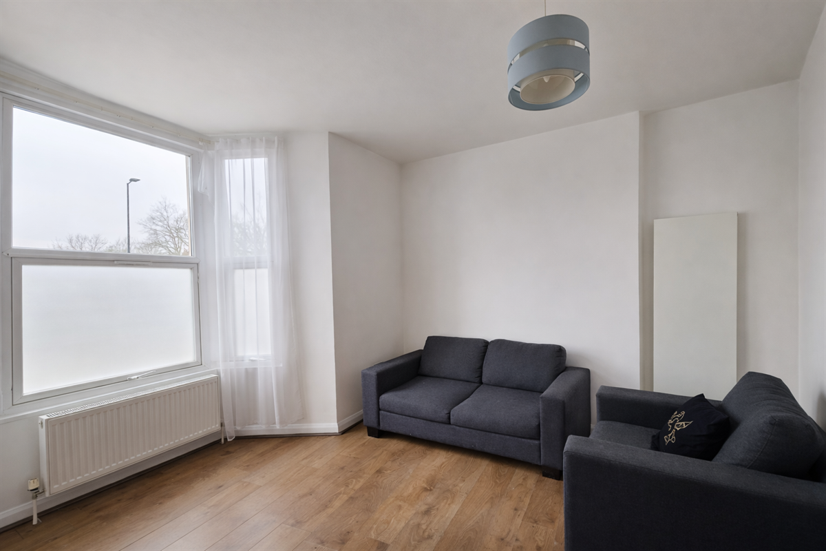 Flat Blackstock Road in Greater London