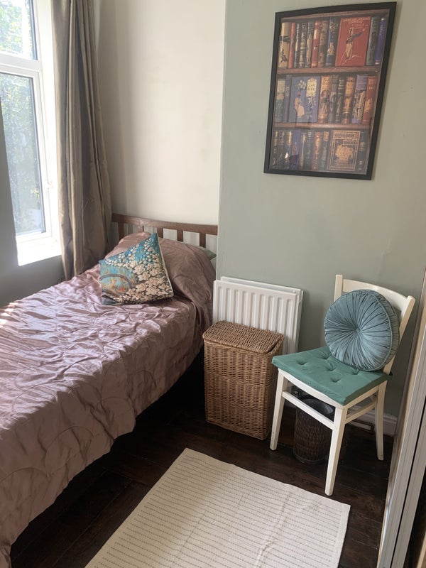 Room Plymouth Road in Sheffield