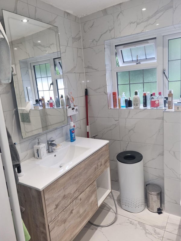 Room Ballards Way in Greater London