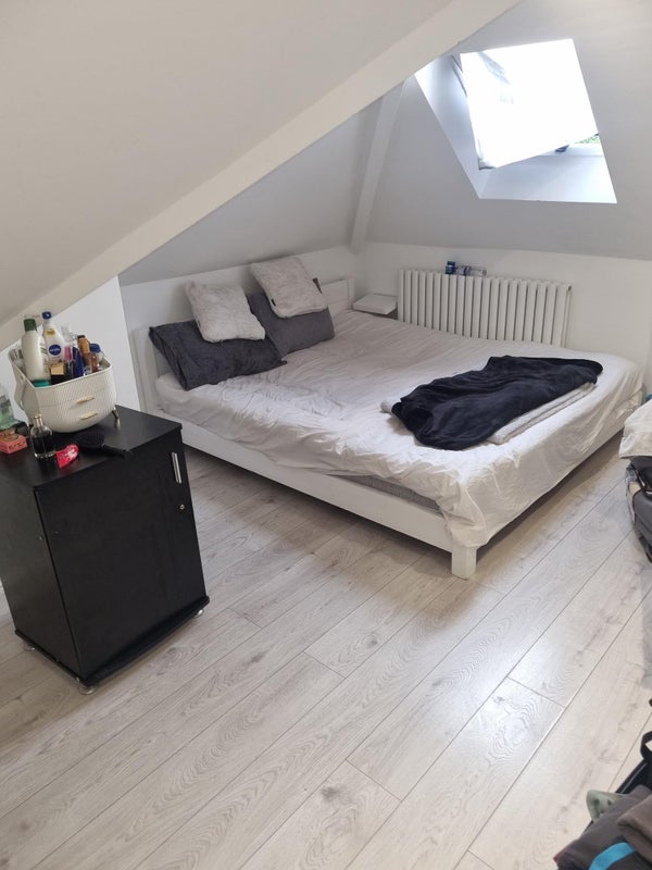 Room Ballards Way in Greater London