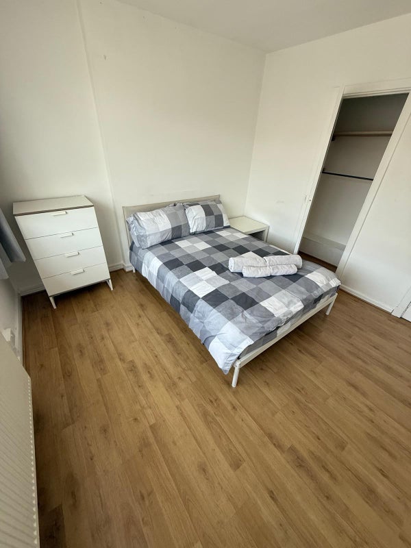 Room Beaconsfield Road in Greater London
