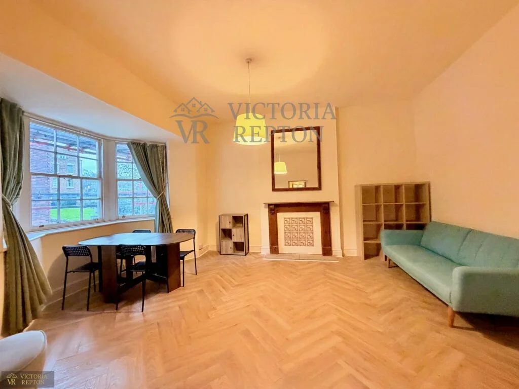 Flat Hotwell Road in Bristol