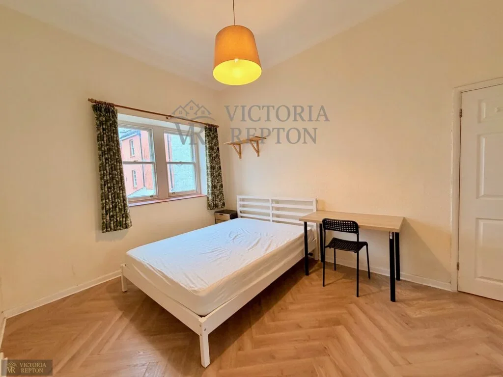Flat Hotwell Road in Bristol