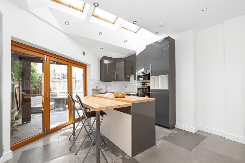 Room Merrow Street in Greater London