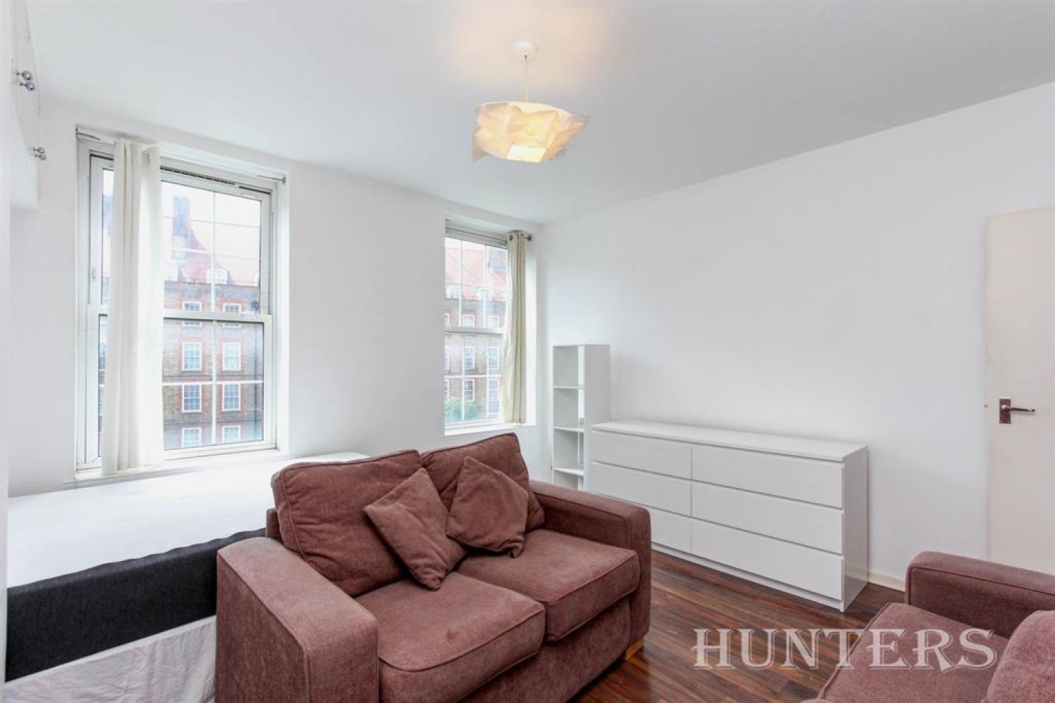 Flat Wyndham Road in Greater London
