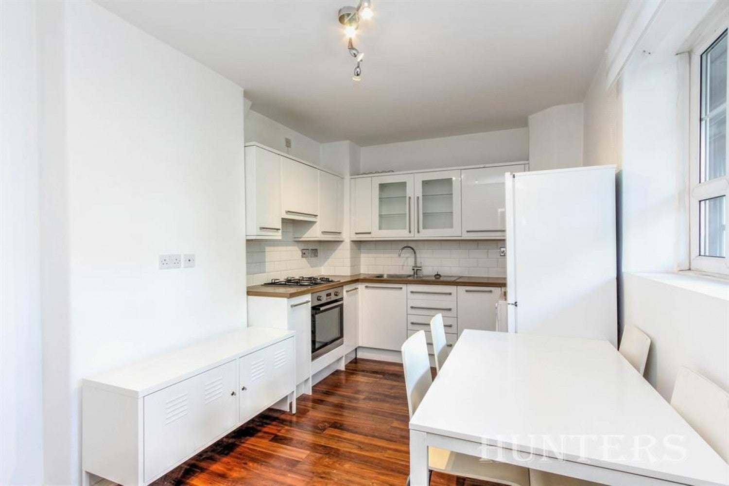 Flat Wyndham Road in Greater London