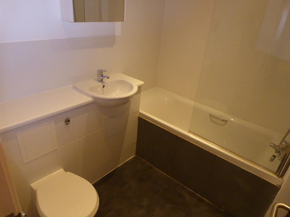 Flat Goldington Road in Bedford