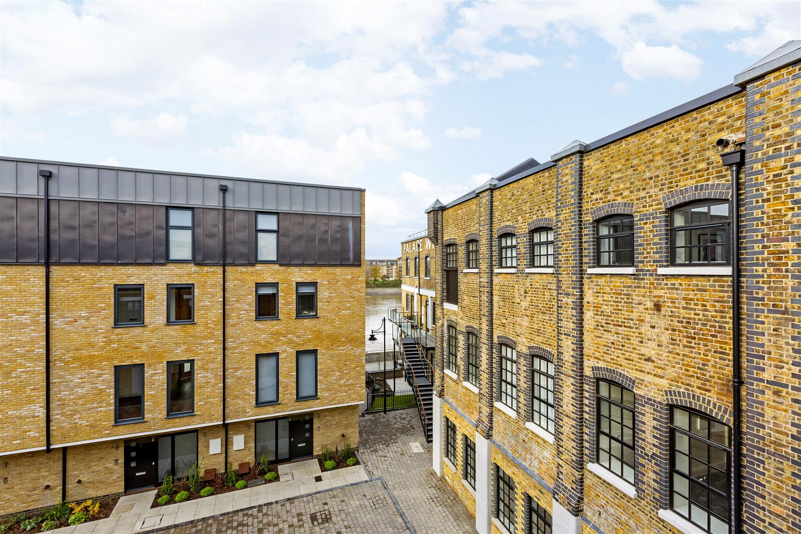 Flat Rainville Road in Greater London