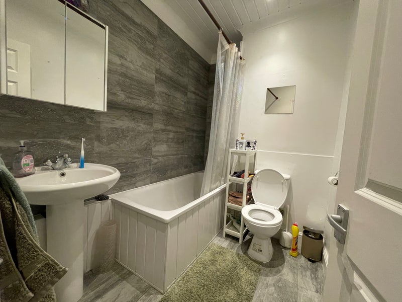 Room Rectory Road in Greater London