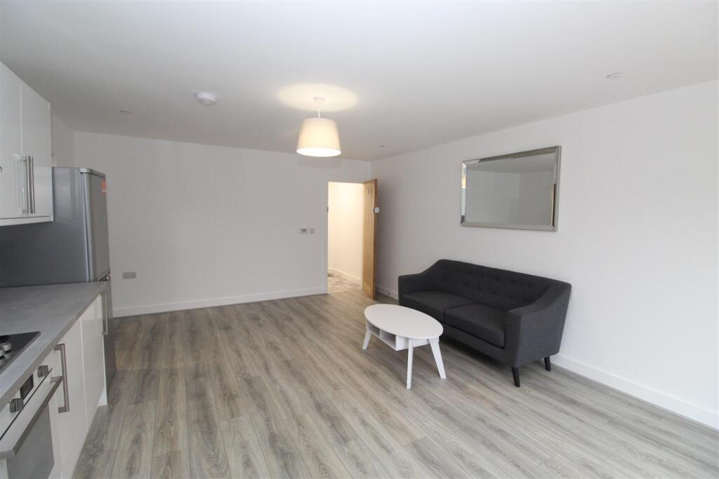 Flat Caerphilly Road in Cardiff