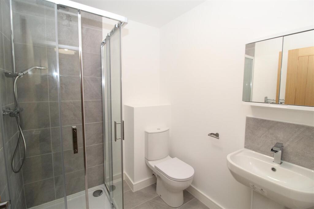 Flat Caerphilly Road in Cardiff