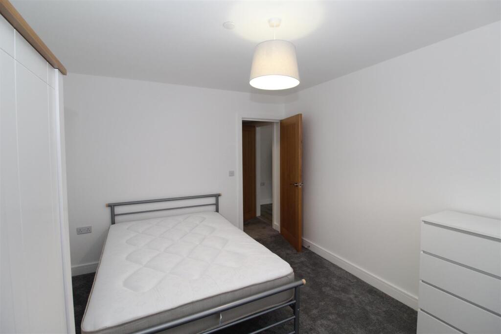 Flat Caerphilly Road in Cardiff